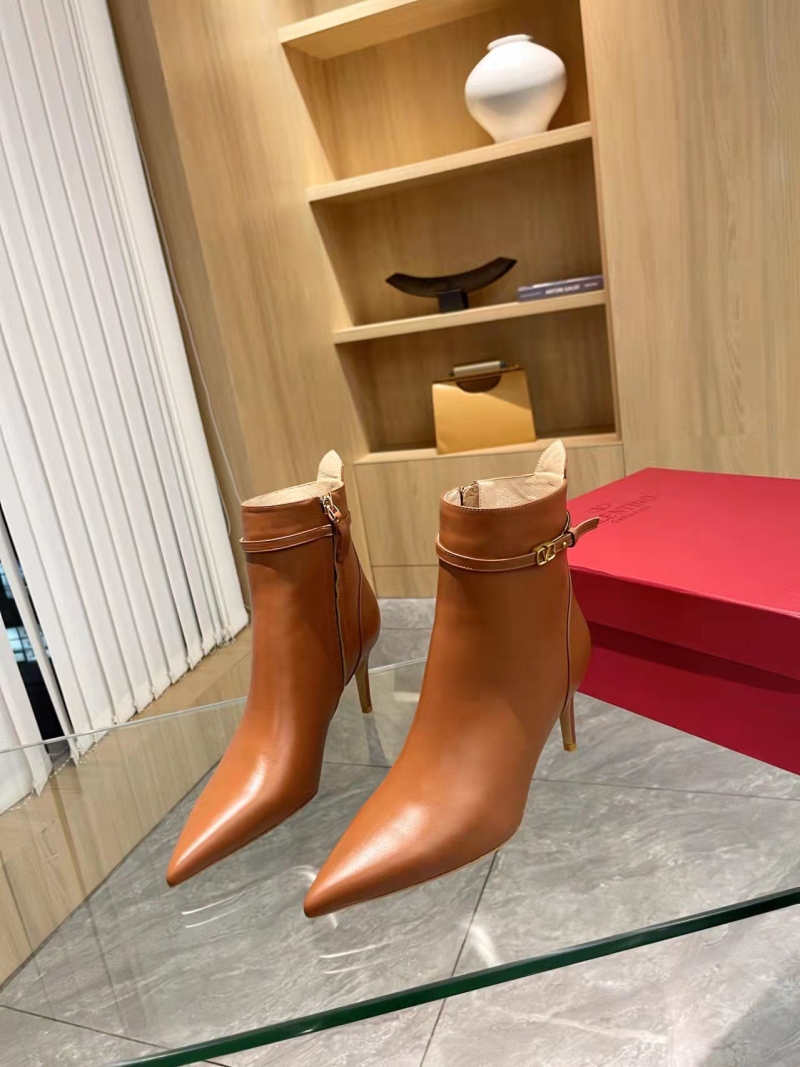 Va1e*ntin0 boots